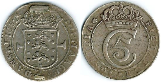 År 1682 - Chr. V - 1 krone i kv. (1+) - hængselrester